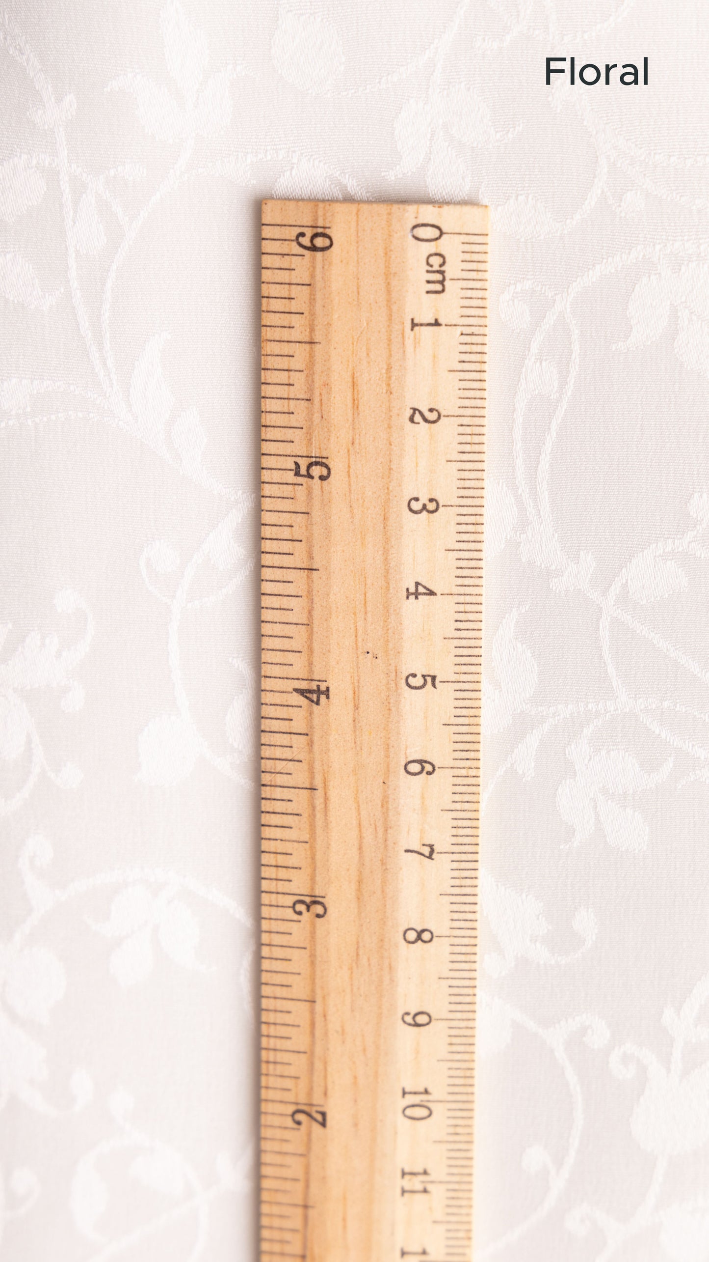 Seidenstoff für Brautkleider • Natürlicher Peace Silk Jacquard • 100% Seide • Naturweiß • Floral & Rosen