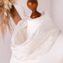 Seidenschal Rosen Jacquard • Natürliche Peace Silk • 100% Seide • Naturweiß