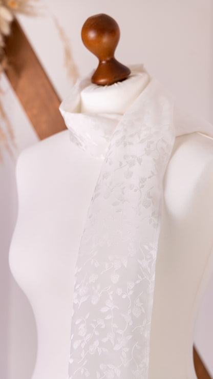 Seidenschal Rosen Jacquard • Natürliche Peace Silk • 100% Seide • Naturweiß
