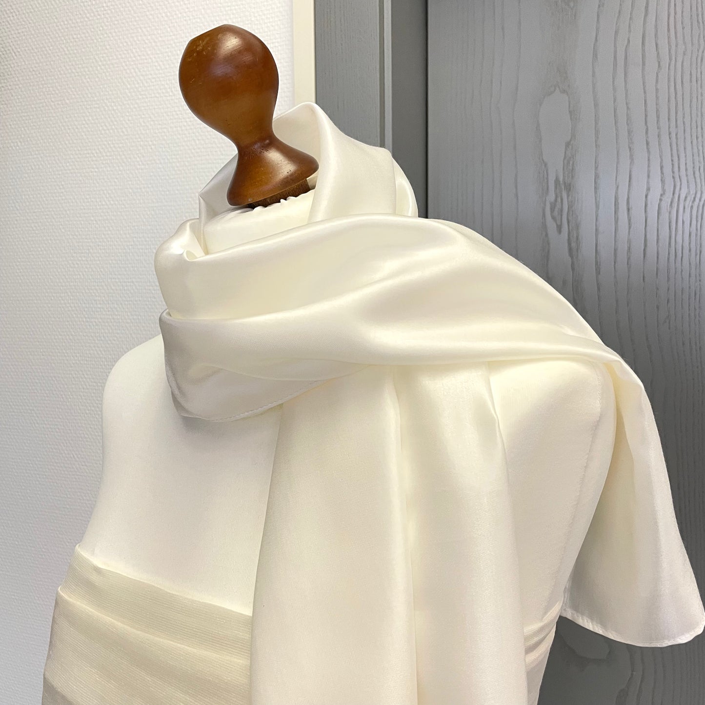 Seidenschal Satin Baumwoll-Seiden-Mischung • Natürliche Peace Silk • 70% Baumwolle 30% Seide • Naturweiß