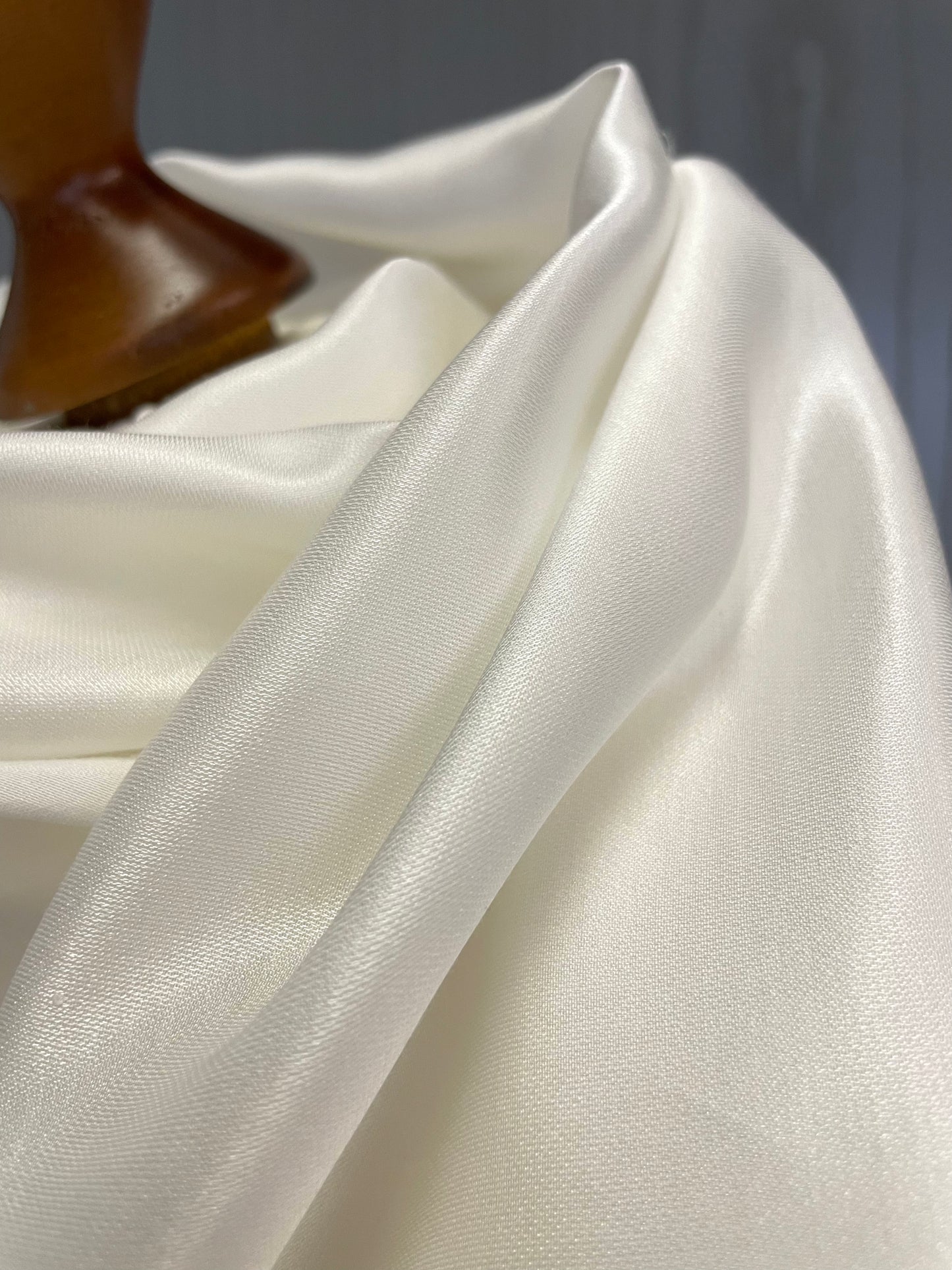 Seidenschal Satin Baumwoll-Seiden-Mischung • Natürliche Peace Silk • 70% Baumwolle 30% Seide • Naturweiß