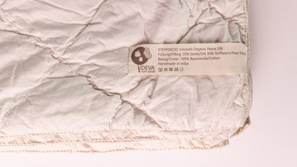 DEVA Steppdecke • Torf-Seide-Füllung • Natürliche Peace Silk • 135 x 200cm
