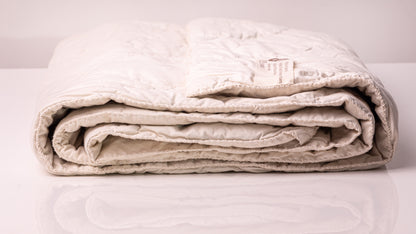 DEVA Steppdecke • Torf-Seide-Füllung • Natürliche Peace Silk • 135 x 200cm