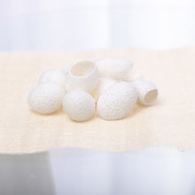 Seiden-Kokons vom Maulbeerspinner, Tussahspinner & Götterbaumspinner