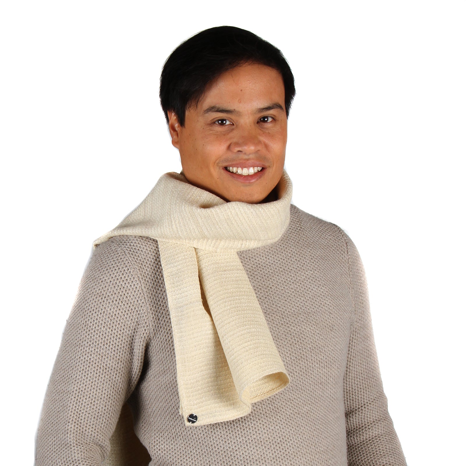 Silk scarf Sahira cream – man, half portrait, structured scarf loosely around neck