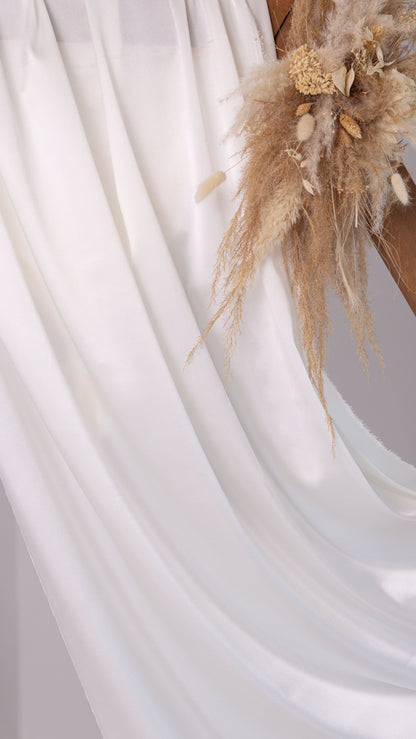 Seidenstoff für Brautkleider • Natürlicher Peace Silk Stretch-Satin • 95% Seide, 5% Elasthan • Naturweiß • Amita