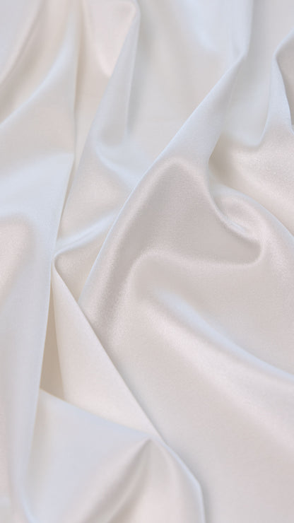 Seidenstoff für Brautkleider • Natürlicher Peace Silk Stretch-Satin • 95% Seide, 5% Elasthan • Naturweiß • Amita