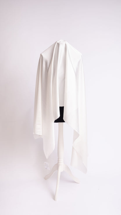 Seidenstoff für Brautkleider • Natürlicher Peace Silk Stretch-Satin • 95% Seide, 5% Elasthan • Naturweiß • Amita