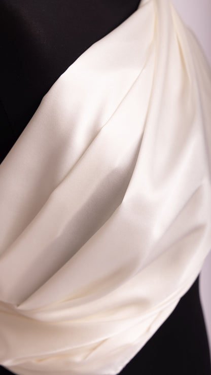 Seidenstoff für Brautkleider • Natürlicher Peace Silk Stretch-Satin • 95% Seide, 5% Elasthan • Naturweiß • Amita
