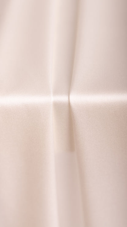 Seidenstoff für Brautkleider • Natürlicher Peace Silk Stretch-Satin • 95% Seide, 5% Elasthan • Naturweiß • Amita