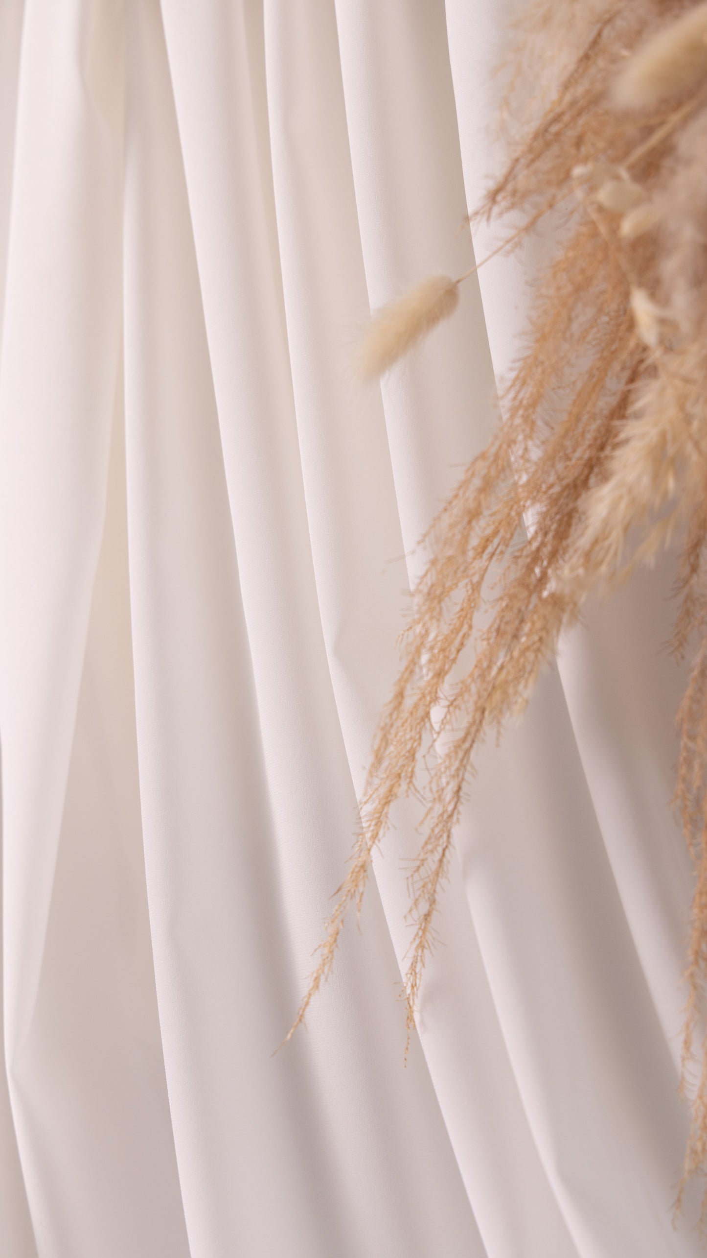 Seidenstoff für Brautkleider • Natürliche Peace Silk Crêpe • 95% Seide, 5% Elasthan • Naturweiß • Dishani