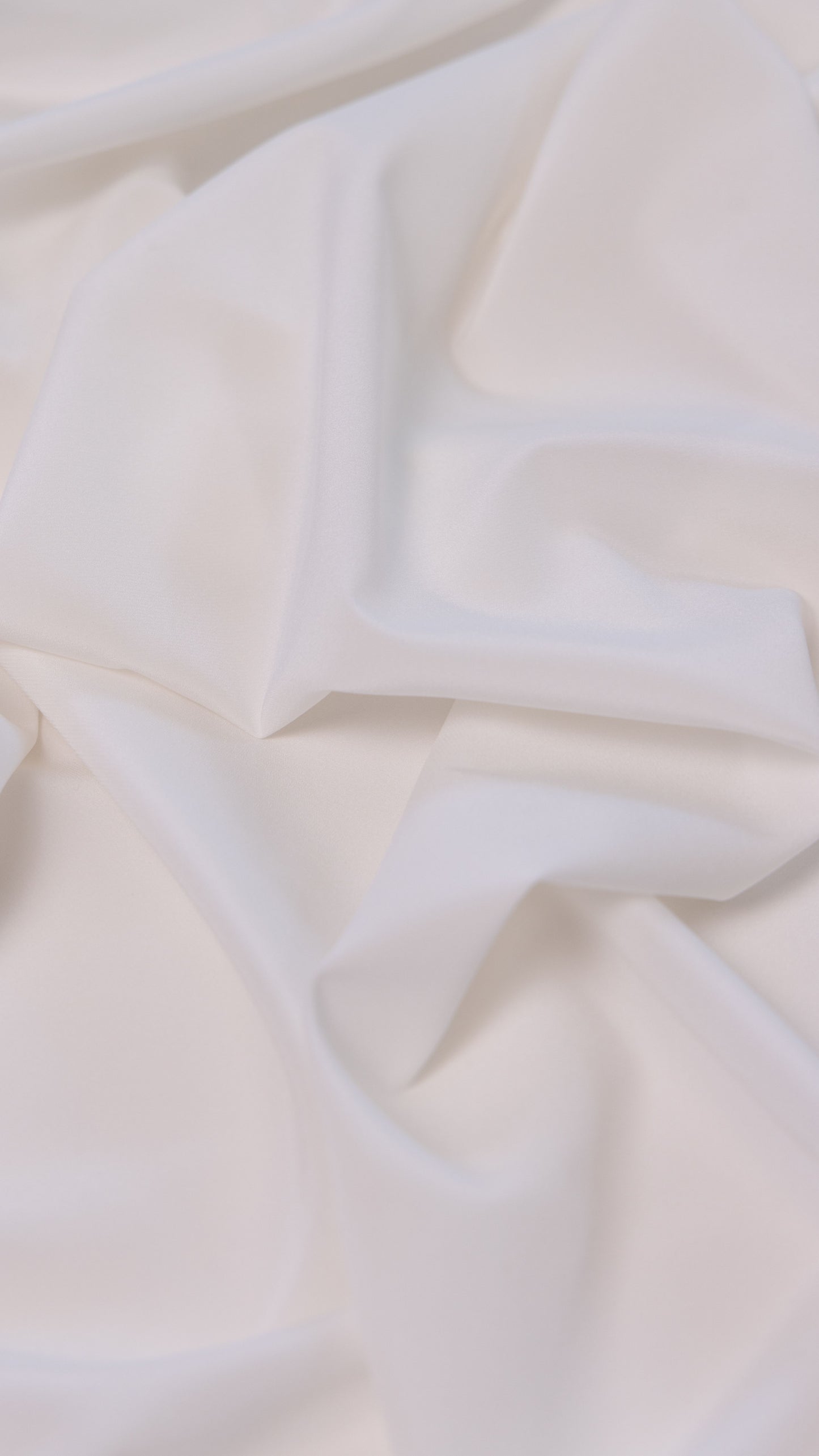 Seidenstoff für Brautkleider • Natürliche Peace Silk Crêpe • 95% Seide, 5% Elasthan • Naturweiß • Dishani