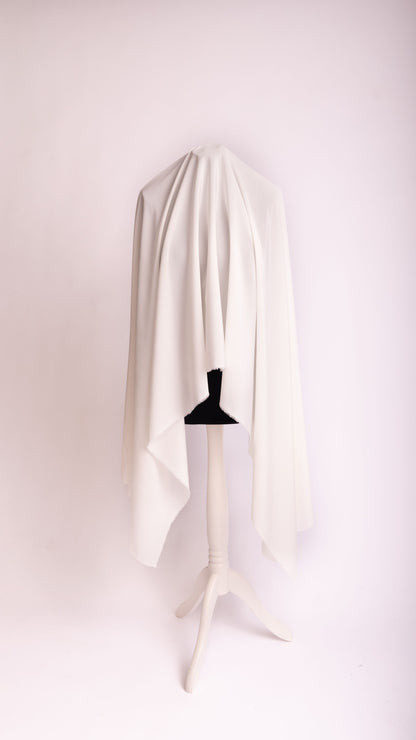 Seidenstoff für Brautkleider • Natürliche Peace Silk Crêpe • 95% Seide, 5% Elasthan • Naturweiß • Dishani