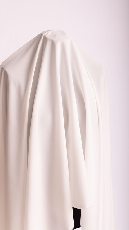 Seidenstoff für Brautkleider • Natürliche Peace Silk Crêpe • 95% Seide, 5% Elasthan • Naturweiß • Dishani