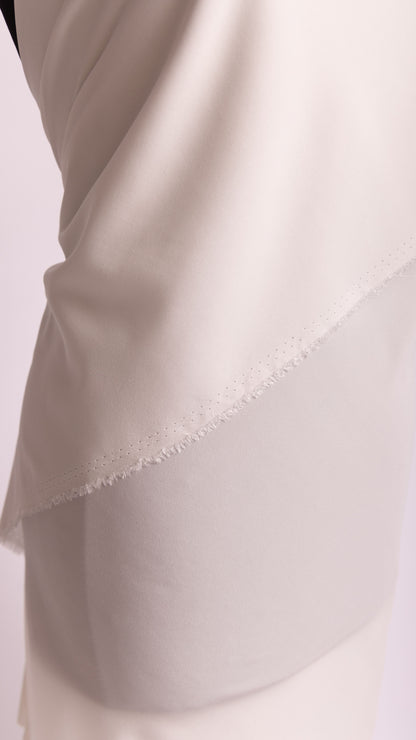 Seidenstoff für Brautkleider • Natürliche Peace Silk Crêpe • 95% Seide, 5% Elasthan • Naturweiß • Dishani