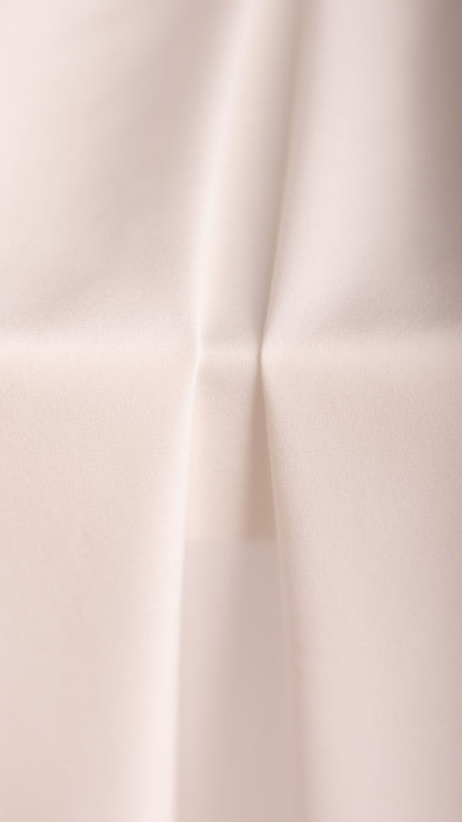 Seidenstoff für Brautkleider • Natürliche Peace Silk Crêpe • 95% Seide, 5% Elasthan • Naturweiß • Dishani