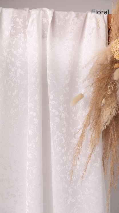 Seidenstoff für Brautkleider • Natürlicher Peace Silk Jacquard • 100% Seide • Naturweiß • Floral & Rosen