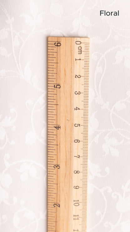 Seidenstoff für Brautkleider • Natürlicher Peace Silk Jacquard • 100% Seide • Naturweiß • Floral & Rosen