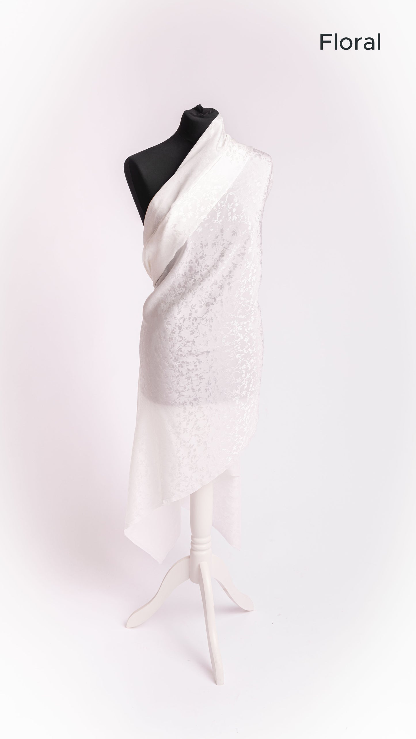 Seidenstoff für Brautkleider • Natürlicher Peace Silk Jacquard • 100% Seide • Naturweiß • Floral & Rosen