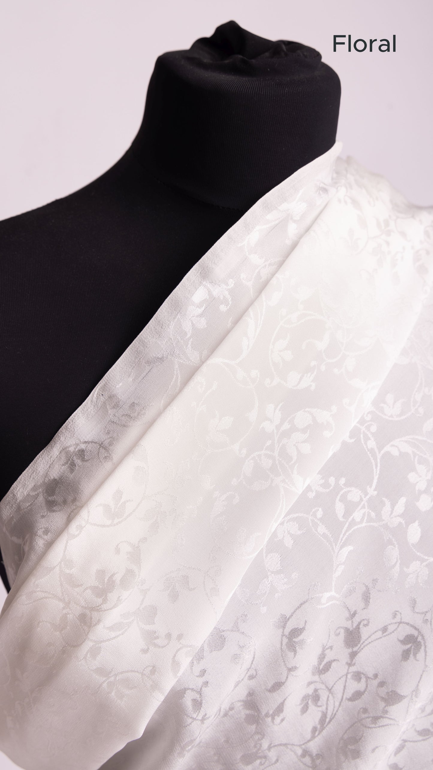 Seidenstoff für Brautkleider • Natürlicher Peace Silk Jacquard • 100% Seide • Naturweiß • Floral & Rosen