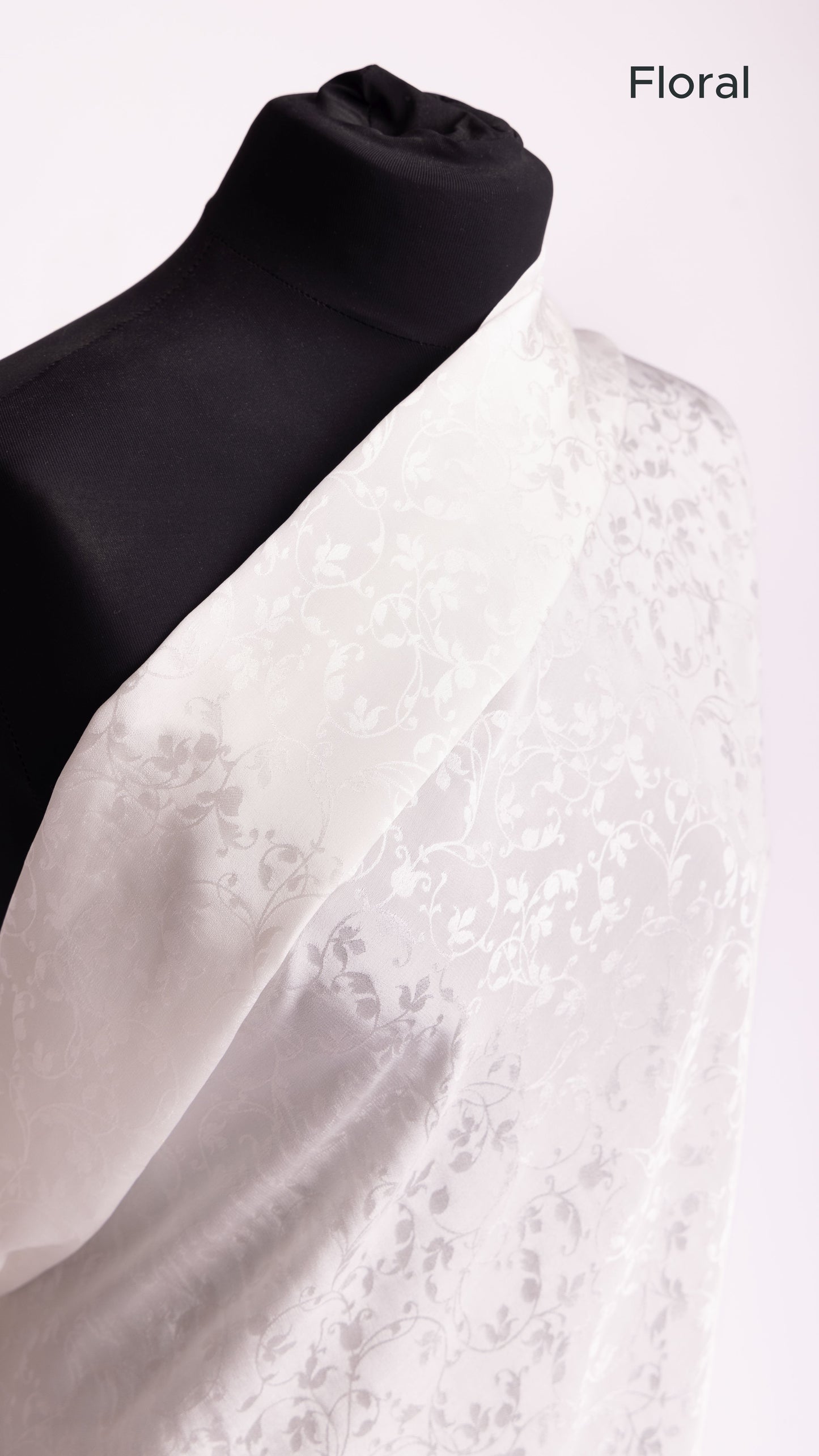 Seidenstoff für Brautkleider • Natürlicher Peace Silk Jacquard • 100% Seide • Naturweiß • Floral & Rosen