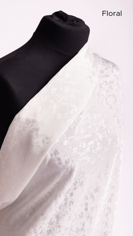 Seidenstoff für Brautkleider • Natürlicher Peace Silk Jacquard • 100% Seide • Naturweiß • Floral & Rosen