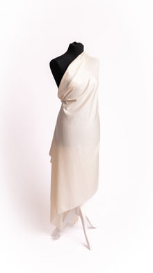 Seidenstoff für Brautkleider • Natürliche Peace Silk Broken Satin • 100% Seide • Creme • Gana