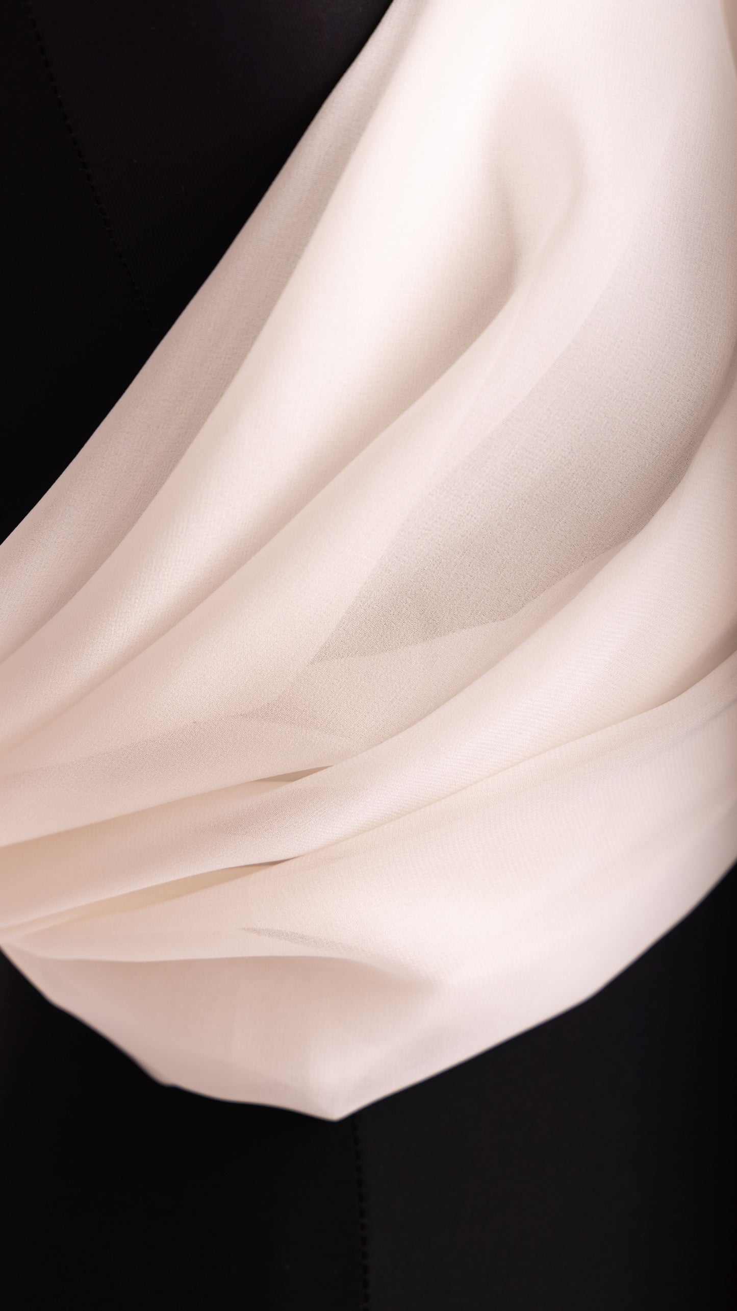 Seidenstoff für Brautkleider • Peace Silk Crêpe Georgette • 100% Seide • Naturweiß • Gila