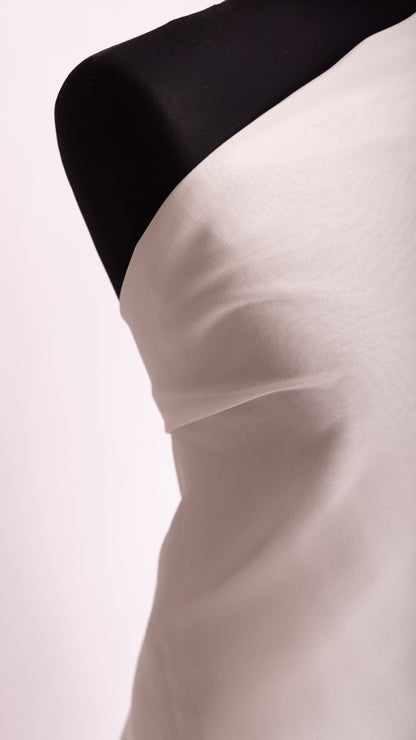 Seidenstoff für Brautkleider • Peace Silk Crêpe Georgette • 100% Seide • Naturweiß • Gila