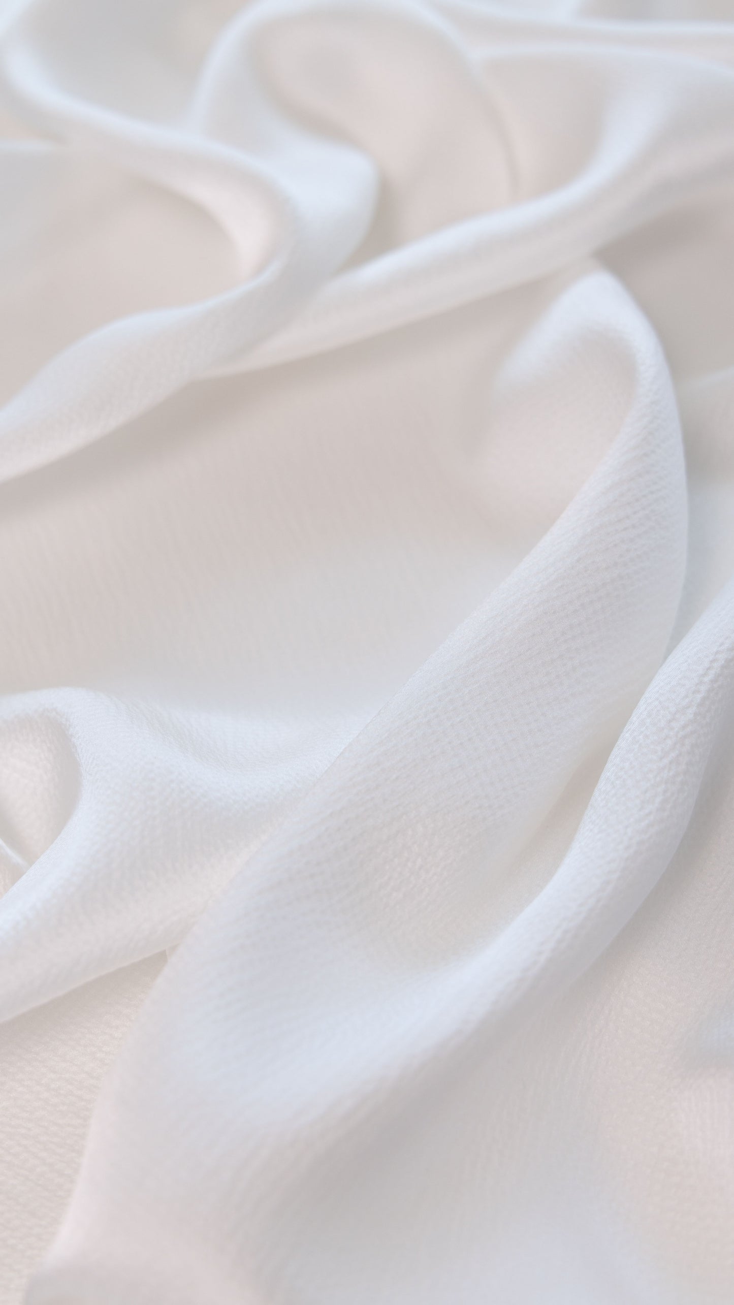 Seidenstoff für Brautkleider • Peace Silk Crinkle Satin Gehämmert • 100% Seide • Naturweiß • Kamika