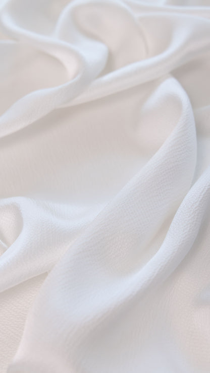 Seidenstoff für Brautkleider • Peace Silk Crinkle Satin Gehämmert • 100% Seide • Naturweiß • Kamika