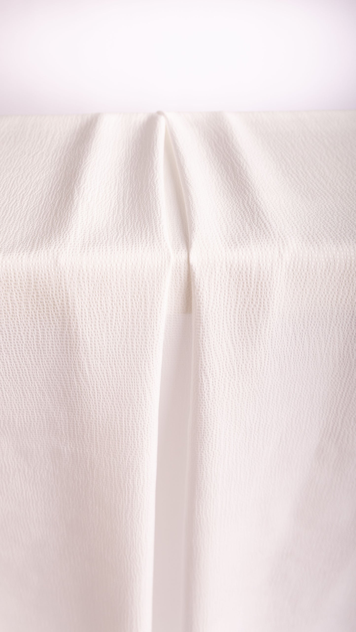 Seidenstoff für Brautkleider • Peace Silk Crinkle Satin Gehämmert • 100% Seide • Naturweiß • Kamika