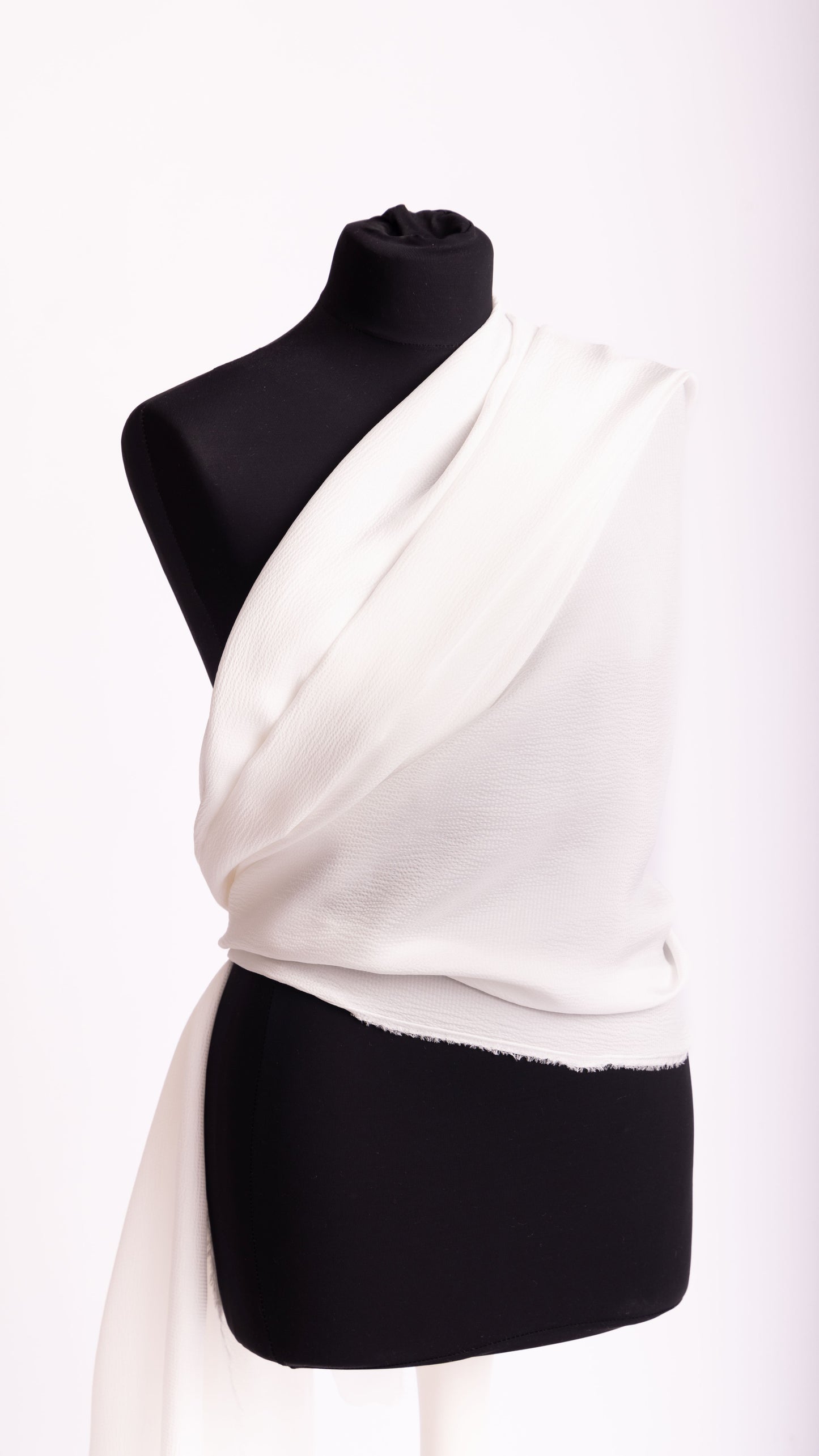 Seidenstoff für Brautkleider • Peace Silk Crinkle Satin Gehämmert • 100% Seide • Naturweiß • Kamika