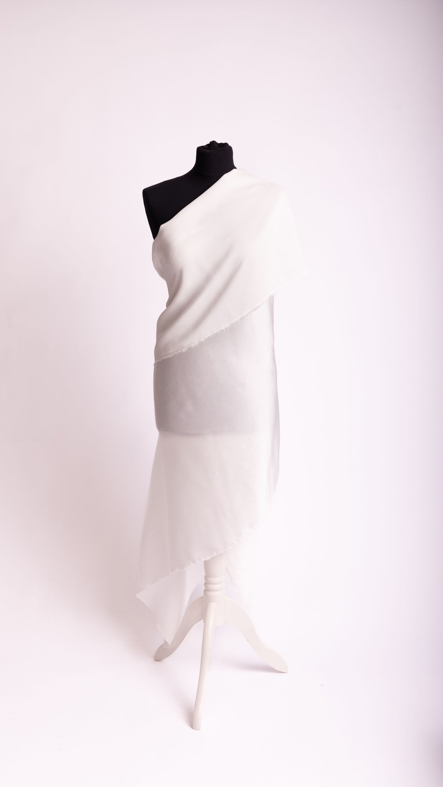 Seidenstoff für Brautkleider • Peace Silk Crinkle Satin Gehämmert • 100% Seide • Naturweiß • Kamika