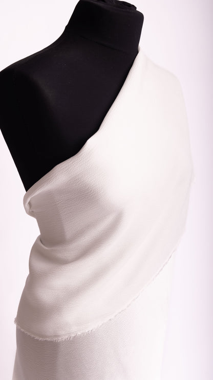 Seidenstoff für Brautkleider • Peace Silk Crinkle Satin Gehämmert • 100% Seide • Naturweiß • Kamika