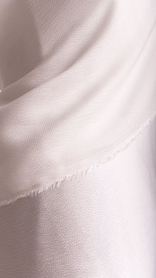 Seidenstoff für Brautkleider • Peace Silk Crinkle Satin Gehämmert • 100% Seide • Naturweiß • Kamika