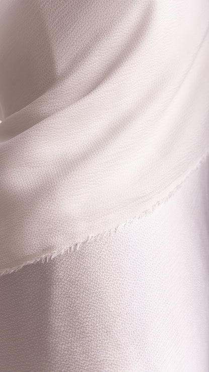 Seidenstoff für Brautkleider • Peace Silk Crinkle Satin Gehämmert • 100% Seide • Naturweiß • Kamika