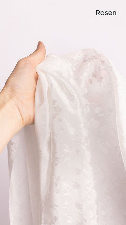 Seidenstoff für Brautkleider • Natürlicher Peace Silk Jacquard • 100% Seide • Naturweiß • Floral & Rosen