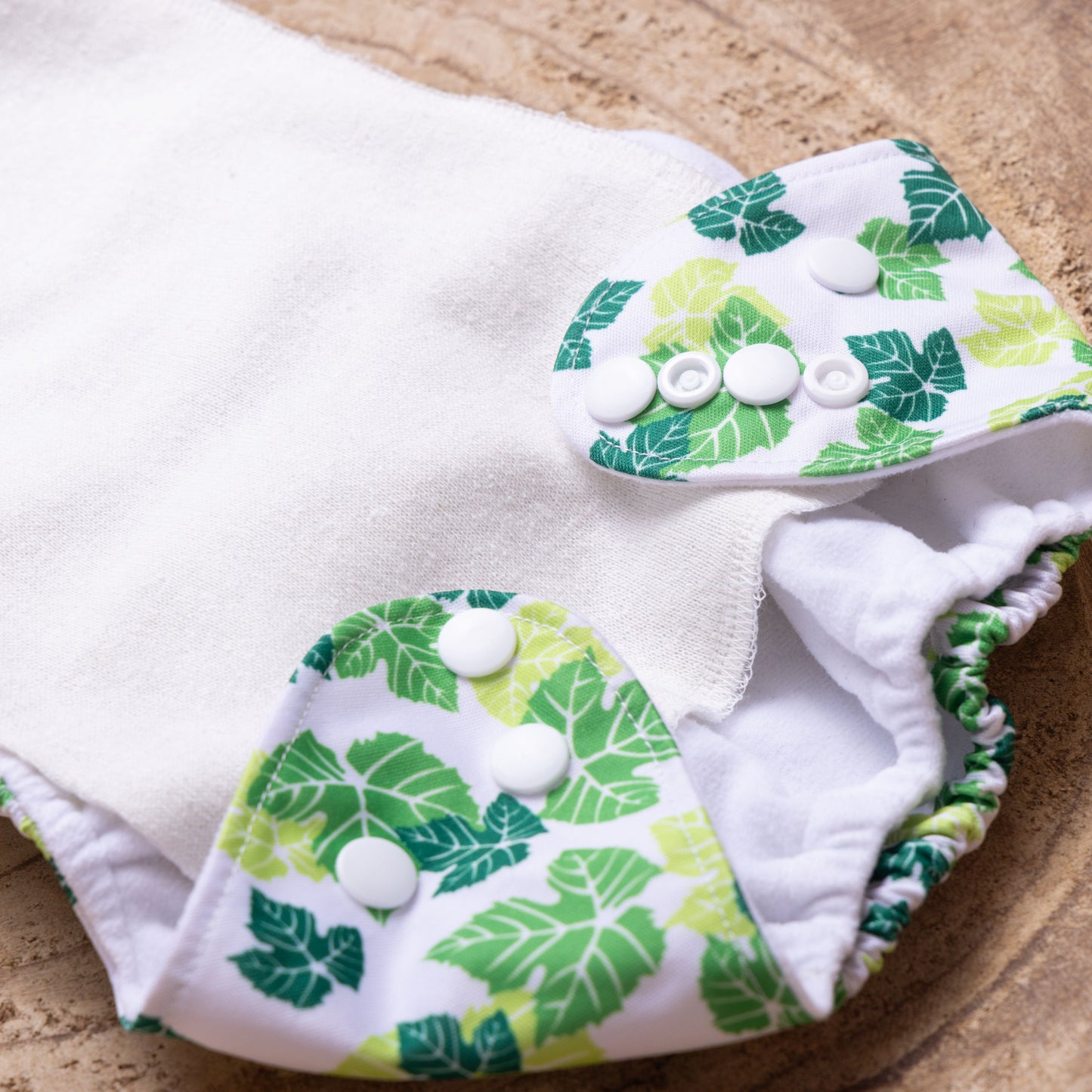 Zarte Windeleinlage aus Seide für empfindliche Babyhaut • Hautfreundlich & Wiederverwendbar • Peace Silk • 100% Bouretteseide • Ungefärbt Naturweiß (ohne Stoffwindel)