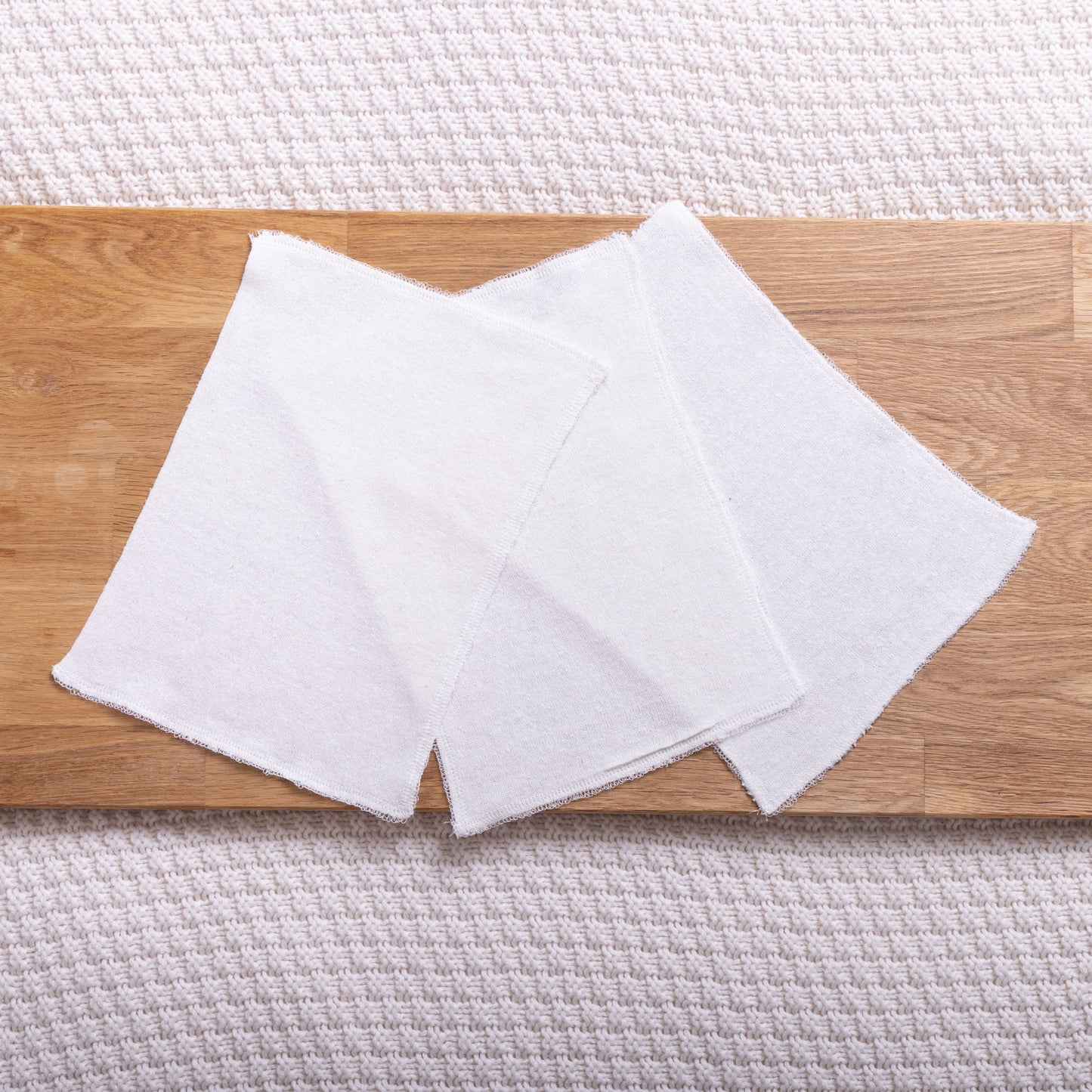 Zarte Windeleinlage aus Seide für empfindliche Babyhaut • Hautfreundlich & Wiederverwendbar • Peace Silk • 100% Bouretteseide • Ungefärbt Naturweiß (ohne Stoffwindel)